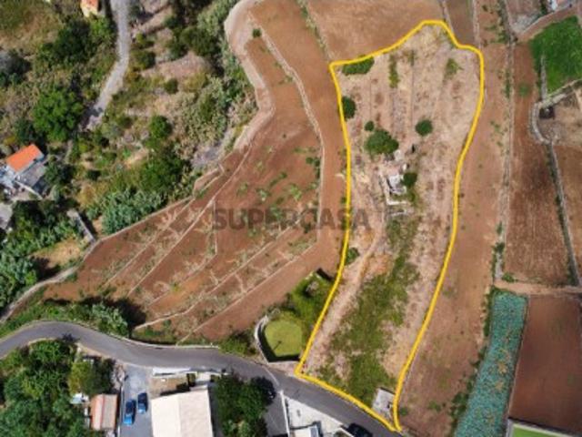 Vende se Casa para Reabilitar emTerreno com 2220m²