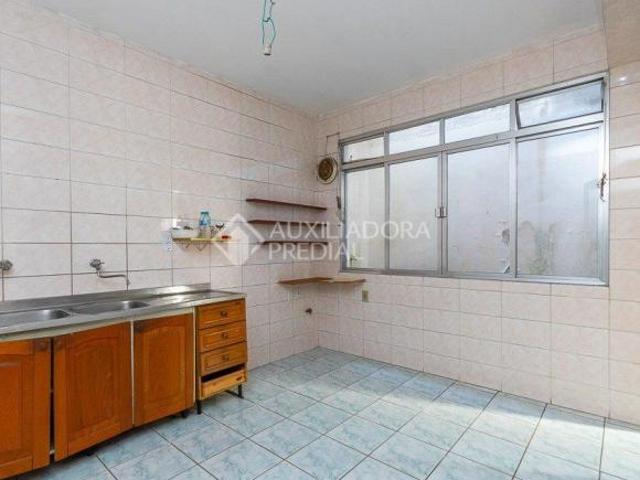 VENDE SE CASA SOBRADO NO CORAÇÃO DE PETRÓPOLIS !