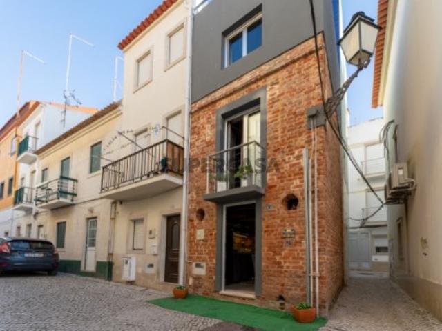 Vende se casa típica T1 na Nazaré