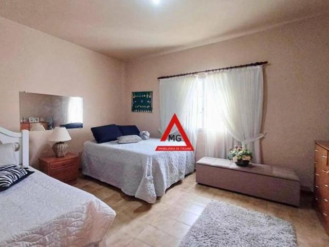 Vende se esta casa no bairro Porto Velho bem próximo do centro de Itajubá MG
