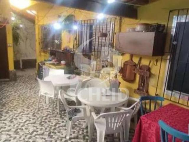 Vende se excelente casa na Cidade Dutra!
