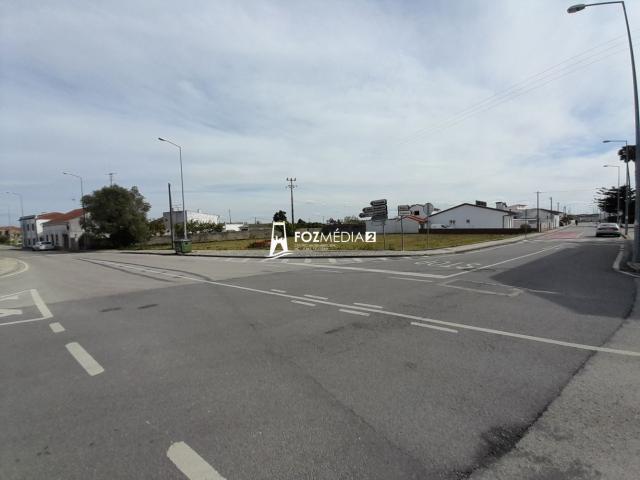 Vende se excelente terreno urbanizável na Vila do Paião