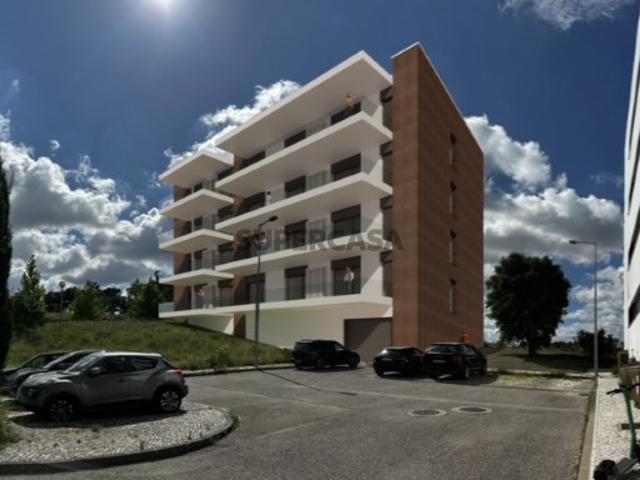 Vende se T3 em construção com lugar de garagem