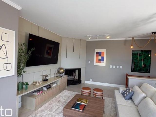 Vende se linda cobertura com 3 quartos 1 suíte, 209m², 2 vagas e piscina – Trê
