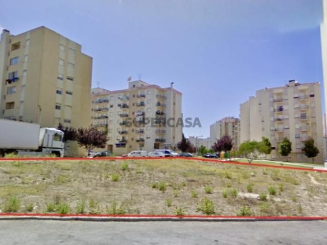 Vende se lote de terreno para construção de 36 fogos | Carregado, em Alenquer