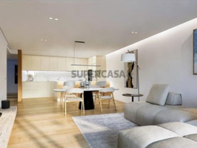 Vende se magnifico T4 Duplex novo a estrear, em Condomínio privado, com piscina aquecida, ginásio, em Loures