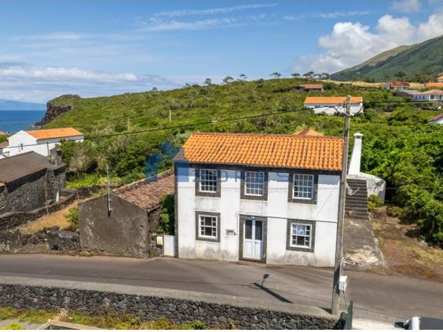 VENDE SE MORADIA NA PRAINHA, CANTO DA AREIA, SÃO ROQUE DO PICO