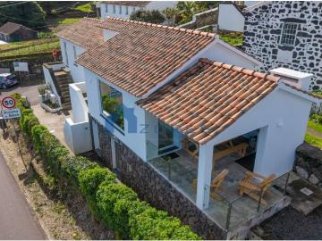 VENDE SE MORADIA NA PRAINHA, SÃO ROQUE DO PICO