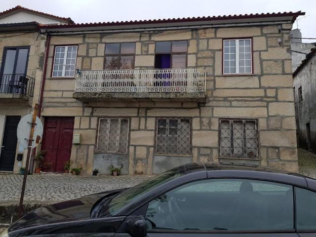 Vende se Moradia no Centro De Fornos de Algodres