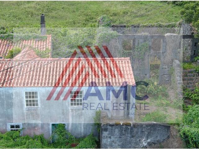VENDE SE MORADIA, ATAFONA E TERRENO NA TERRA ALTA, LAJES DO PICO