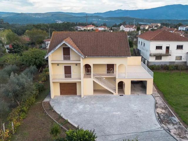 Vende se Moradia T4 na Póvoa da Abraveia – Vila Nova de Poiares