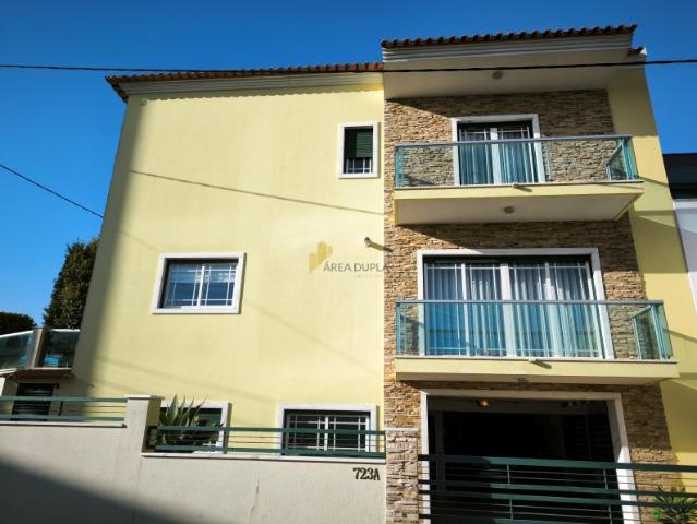 Vende se Moradia T4 em Famões, Casal da Silveira