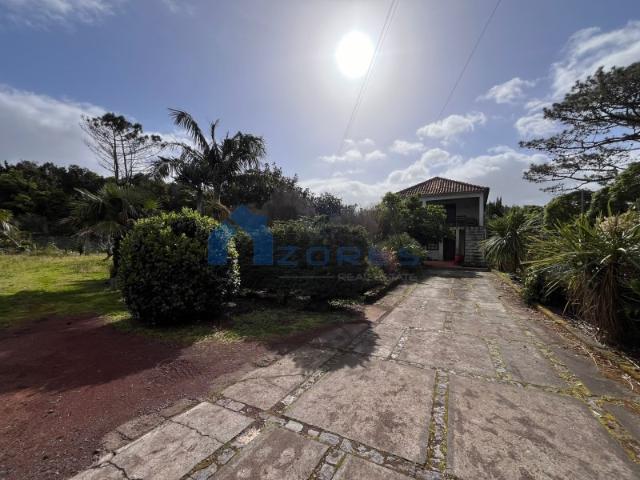 VENDE SE MORADIA T1+T1 LOCALIZADA NA MADALENA