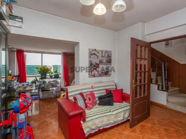 Vende se MORADIA T2 Algueirão