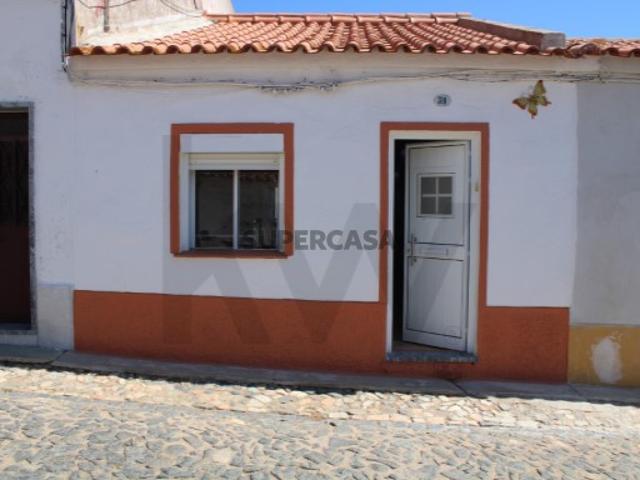Vende se Moradia T3 Mobilada com Logradouro em Baleizão Beja