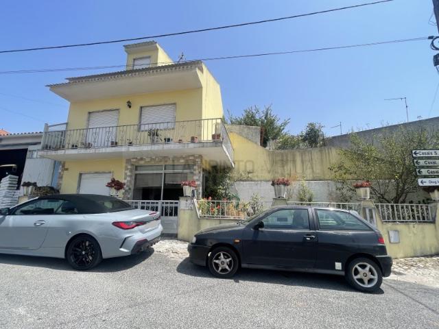 Vende se Moradia V3 no Vimeiro Lourinhã
