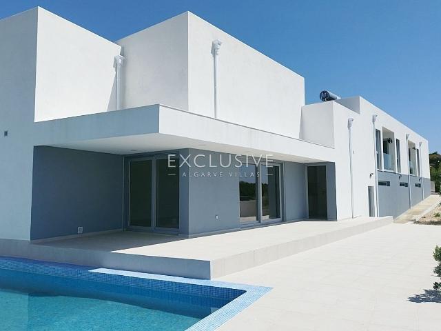 Vende se nova moradia contemporânea V3, piscina e garagem, A. 160m² Silves