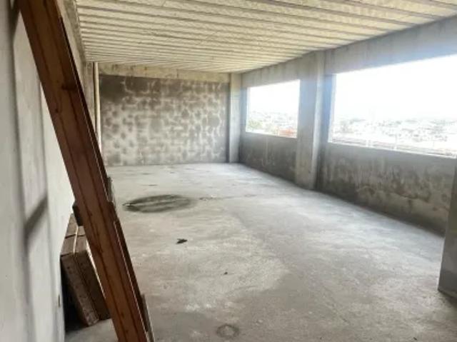 Vende se ou aluga se excelente prédio comercial