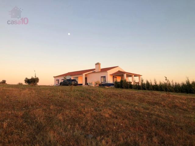 Vende se propriedade com vista Panorâmica sobre Estremoz