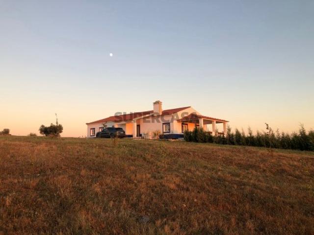Vende se propriedade com vista Panorâmica sobre Estremoz