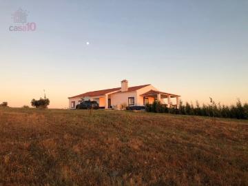 Vende se propriedade com vista Panorâmica sobre Estremoz