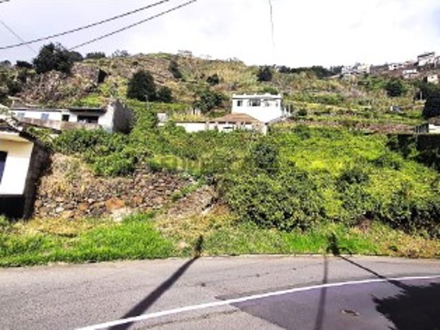 VENDE SE PRÉDIO MISTO EM CÂMARA DE LOBOS