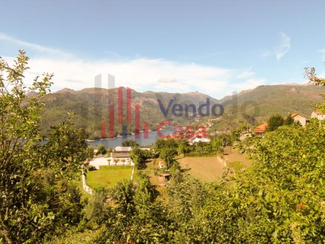 Vende se Quintinha e Casa Gerês Braga