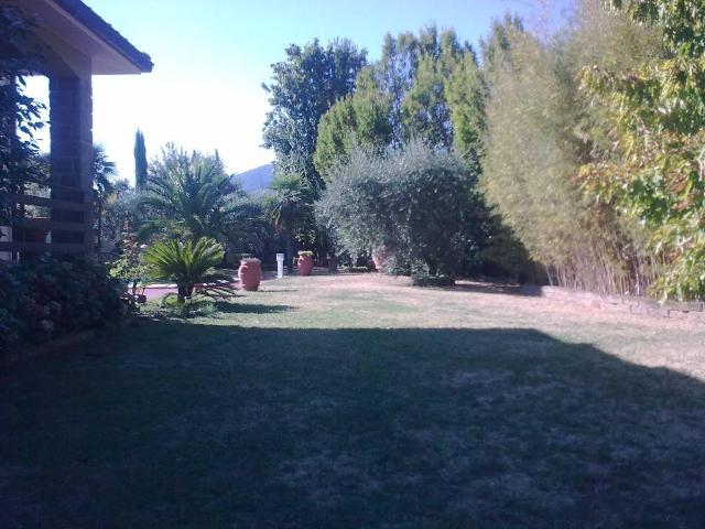Stabile/Palazzo con giardino a Pescia