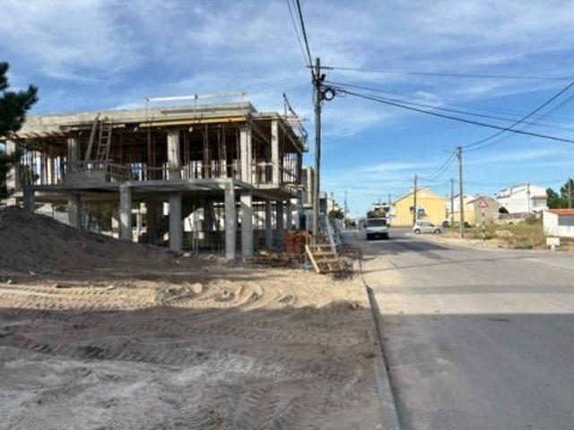 Vendem se dois lotes urbanos Quinta do Conde quatro moradias unifamiliares