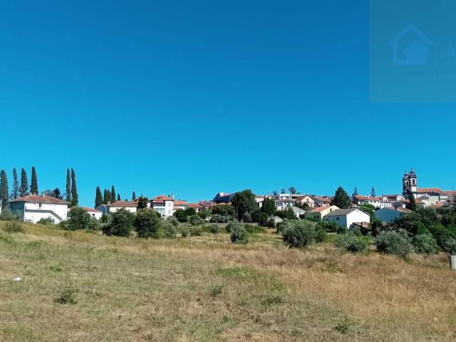 Vendem se lotes de terreno urbanos