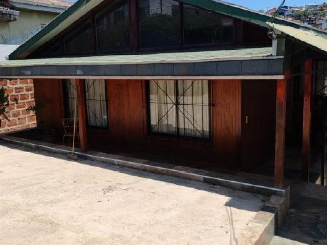 Vendemos 2 casas independientes en el mismo terreno en Gregorio marañon Viña del mar