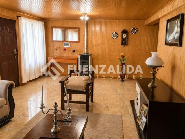 Vendemos amplia casa 4D2B excelente ubicación en Llanquihue | 4 dormitorios por 2449.00 en Llanquihue