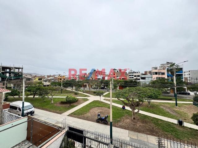 Vendemos Casa Frente A Parque Con Cochera Ideal Para Adaptarla A Tu Estilo