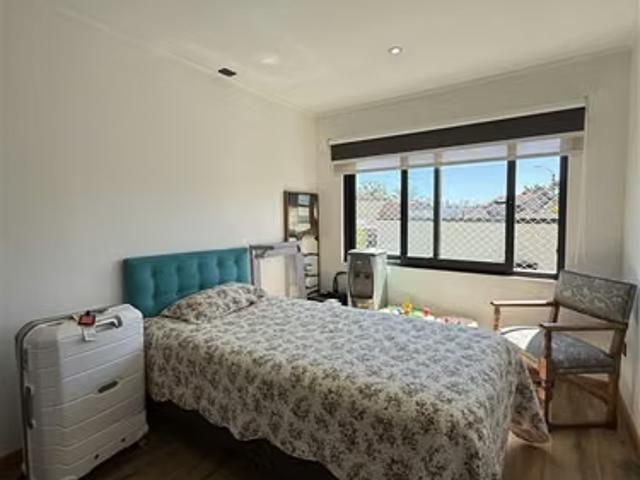 Vendemos Excelente Casa en Condominio, Sector Oriente Talca. 5 dormitorios por 12000.00 en Talca