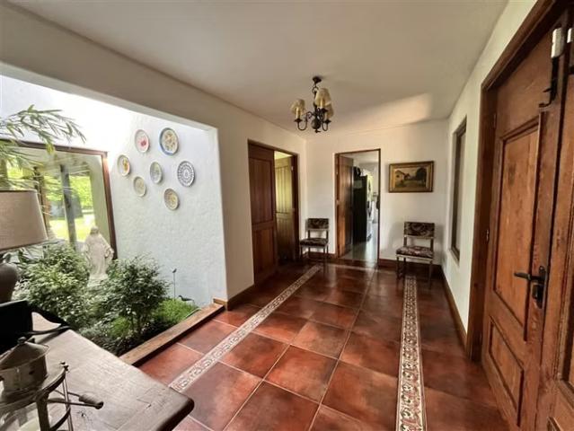 Vendemos Excelente Casa en Loteo La Reina | 6 dormitorios por 23000.00 en Talca