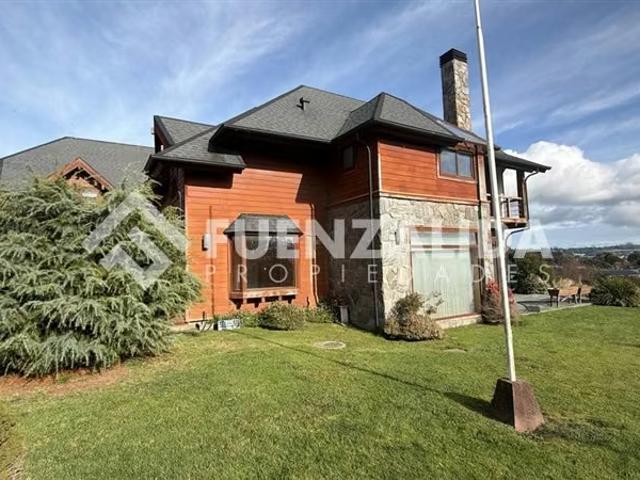 Vendemos exclusiva casa en Condominio Zona Colegio Alemán | 7 dormitorios por 1900000. 00 en Puerto Varas