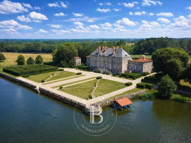 Vendée Somptueux château XVIIIe Ismh Domaine de 42 Ha li. 900m² Nantes