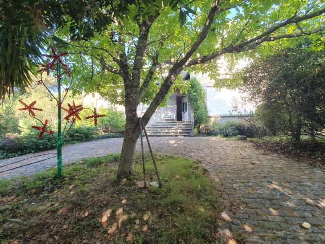 VENDES CASA EN ROXOS A 10 MINUTOS DEL CENTRO DE SANTIAGO DE COMPOSTELA