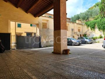 Vendesi open space a Carmignano