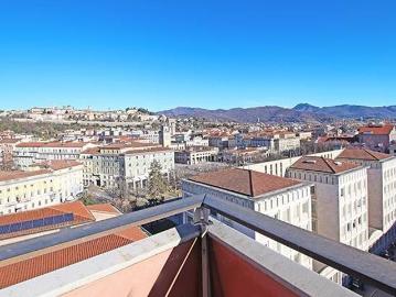Vendesi attico a Bergamo via Tiraboschi, Stazione