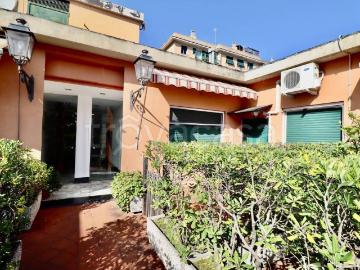 Vendesi attico/mansarda a Genova via Faliero Vezzani, Rivarolo