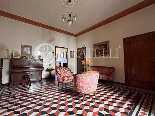 Vendesi a Cetona importante proprietà di circa 190 mq situ. 202m² Cetona