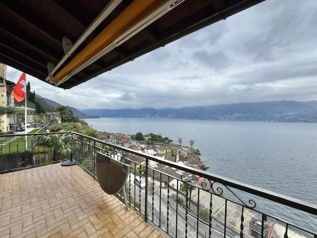 VENDESI A GERRA GAMBAROGNO APPARTAMENTO 3.5 LOCALI CON VISTA LAGO