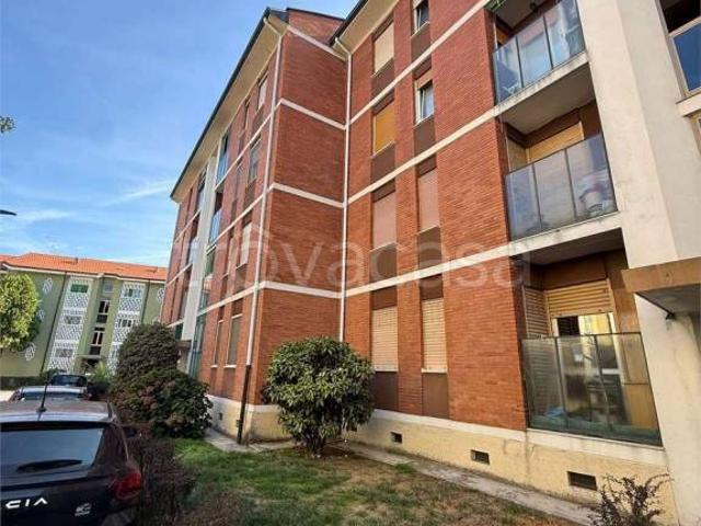 Vendesi appartamento a Milano via Val Trompia, 20, Roserio