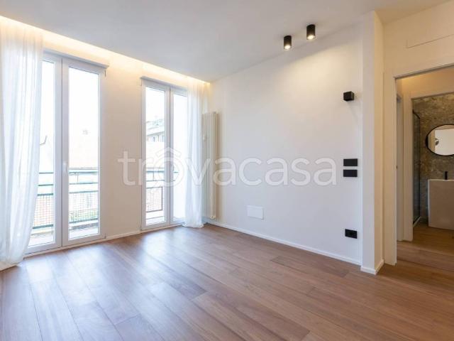 Vendesi appartamento a Milano, Repubblica