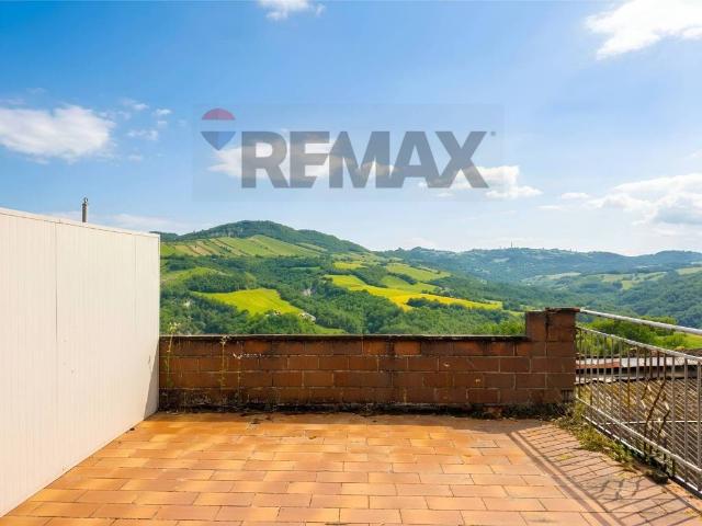 Vendesi appartamento a Montale, Casina