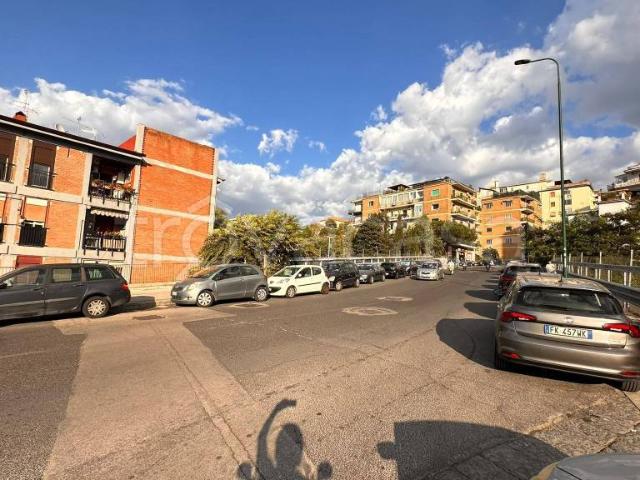 Vendesi trilocale a Napoli via Po, 1, Vomero