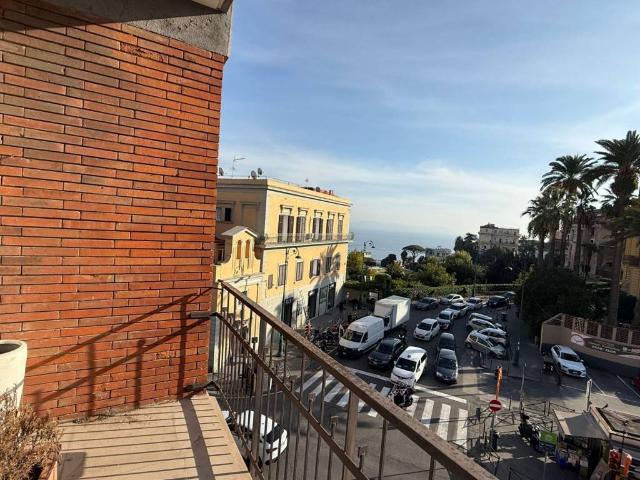 Vendesi appartamento a Napoli corso Europa, Vomero