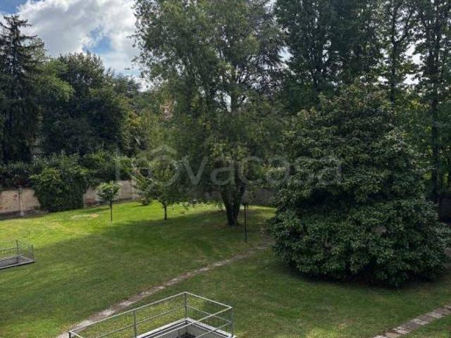 Vendesi appartamento a Busto Arsizio via Redipuglia, Santissimi Apostoli