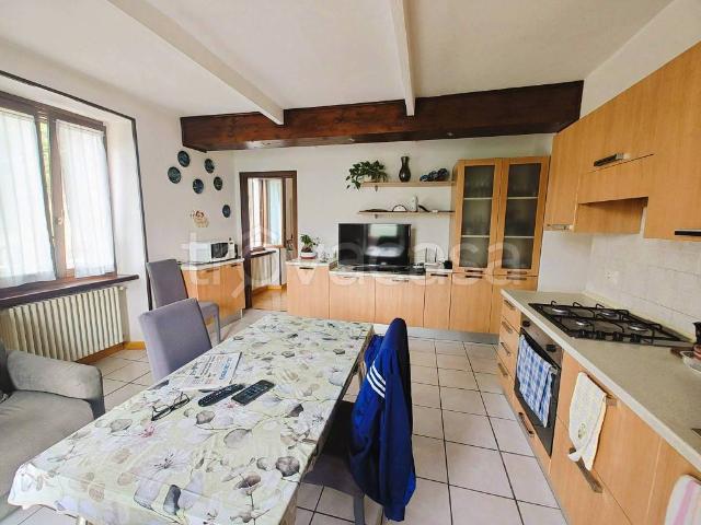 Vendesi appartamento a Blessagno via Roma, 31